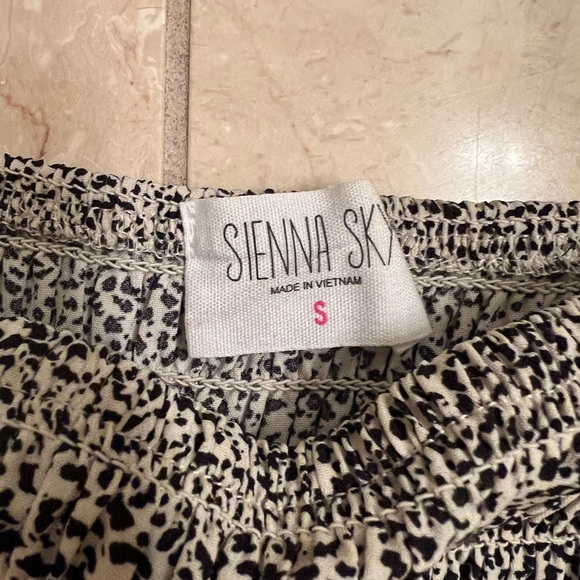 Adorable spring/fall patterned dress - Picture 2 of 2